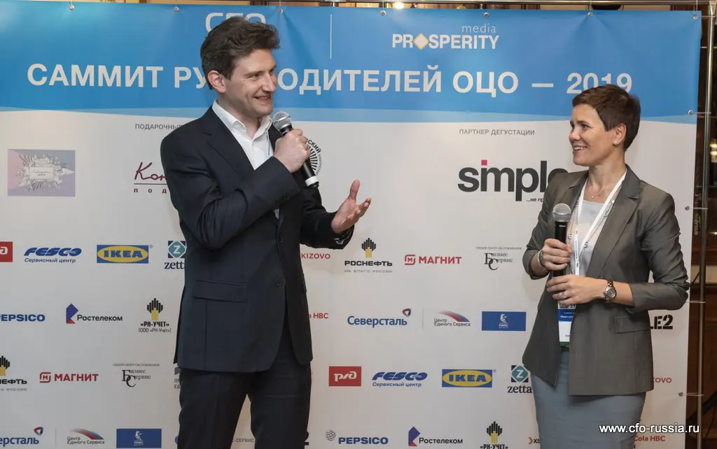 Дмитрий Пересветов, директор, ОЦО Ростелеком, победитель в номинации "Лучший многофункциональный ОЦО", и Кира Лапина, генеральный директор, Северсталь-ЦЕС ART_9675.JPG