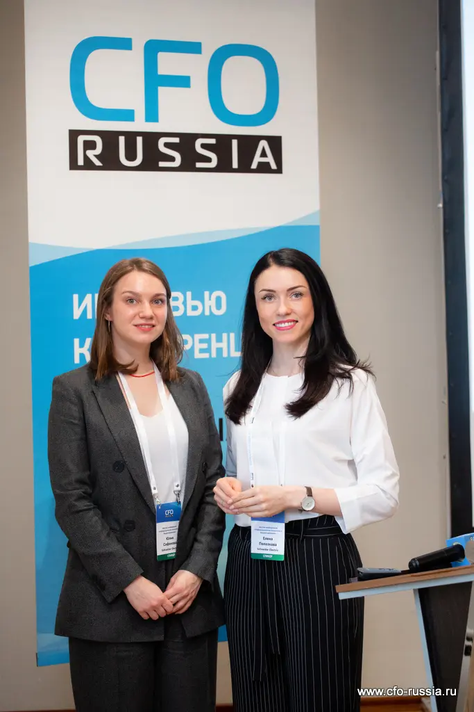 Юлия Сафонова, руководитель BI-аналитики<br />
Елена Полозкова, финансовый директор<br />
Schneider Electric IMG_4065 Сафонова Полозкова.jpg