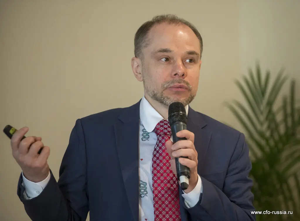 Вадим Зарипов<br />
Руководитель аналитического департамента<br />
Пепеляев Групп ART_8423.JPG