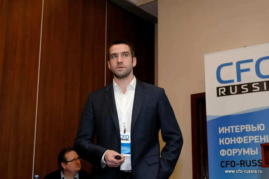 Максим Санталов<br />
Директор департамента развития производственной системы, черный пояс шесть сигм<br />
Локомотивные технологии 325.jpg