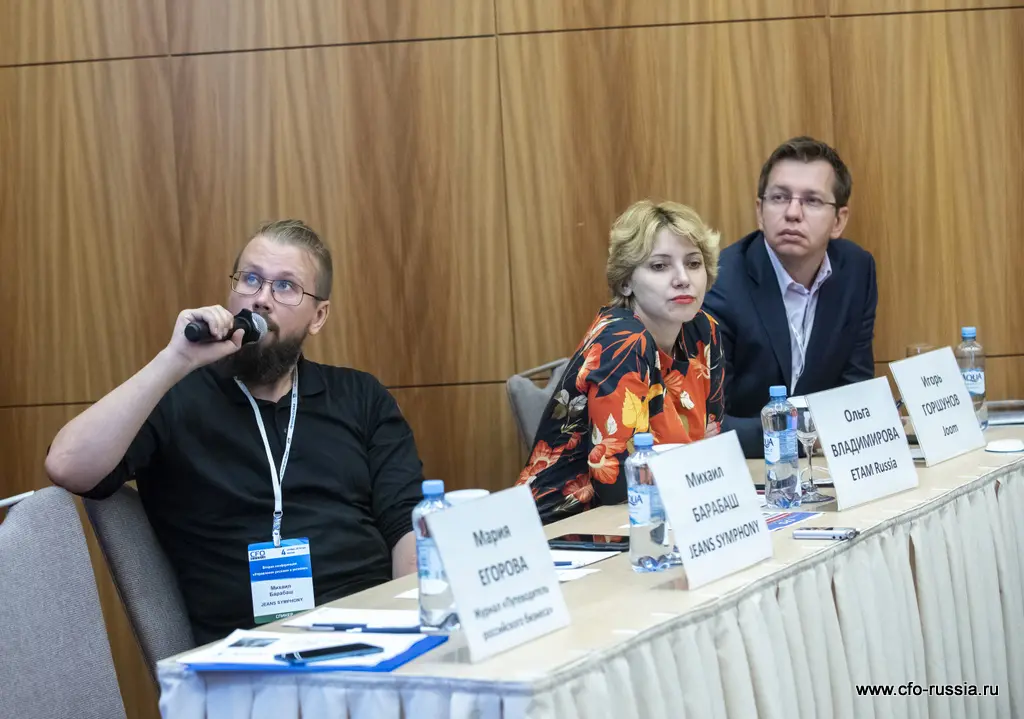 Михаил Барабаш, руководитель направления CRM и программы лояльности, JEANS SYMPHONY, Ольга Владимирова, финансовый директор, ETAM Russia, и Игорь Горшунов, директор по развитию, Joom<br />
 barabash vladimirova gorshunov (2).JPG
