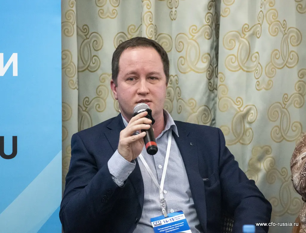 Григорий Елистратов<br />
Руководитель налоговой службы, банковских операций и стандартов РСБУ<br />
Renault Russia ART_9007.JPG