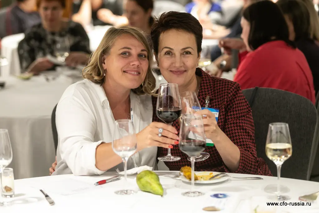 Инна Чеснокова, руководитель Центра учетов, БТК Групп, и Ольга Файчук, руководитель налогового управления, Северсталь-ЦЕС Chesnokova_Faichuk.jpg