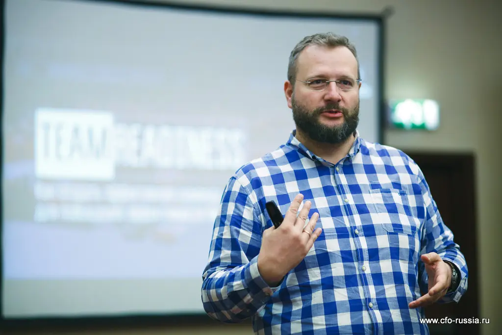 Сергей Журихин<br />
Руководитель по обучению и развитию персонала<br />
Yota IMG_7730.jpg