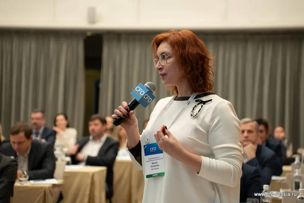 Ирина Лазарева, руководитель отдела по учету расчетов с контрагентами и казначейскими операциями, AGC Russia, рассмотрела показатели эффективности: оперативную техническую поддержку платформы, своевременное проведение платежей<br />
 _NPY7299 Лазарева.jpg