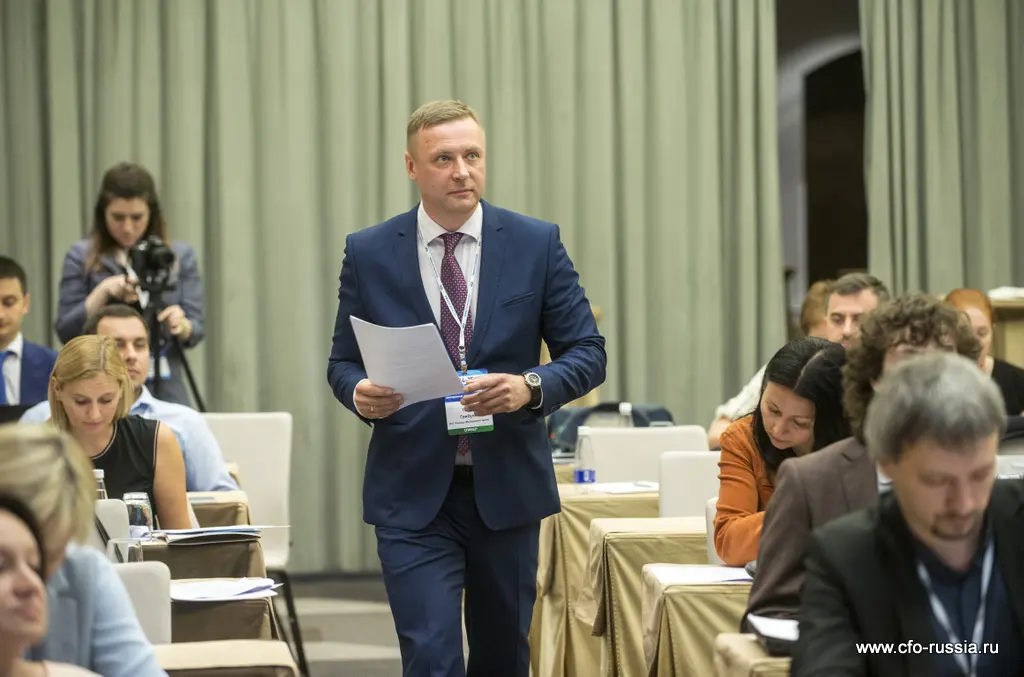 Тарас Грибуля<br />
Директор по продажам<br />
ОСГ Рекордз Менеджмент Центр gribulya5.JPG